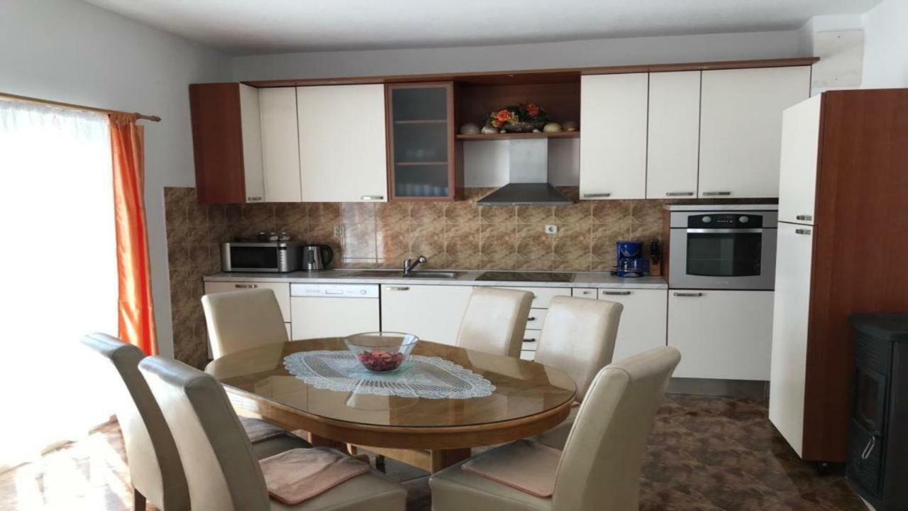 Apartments Sea Star Ivana Marina Esterno foto